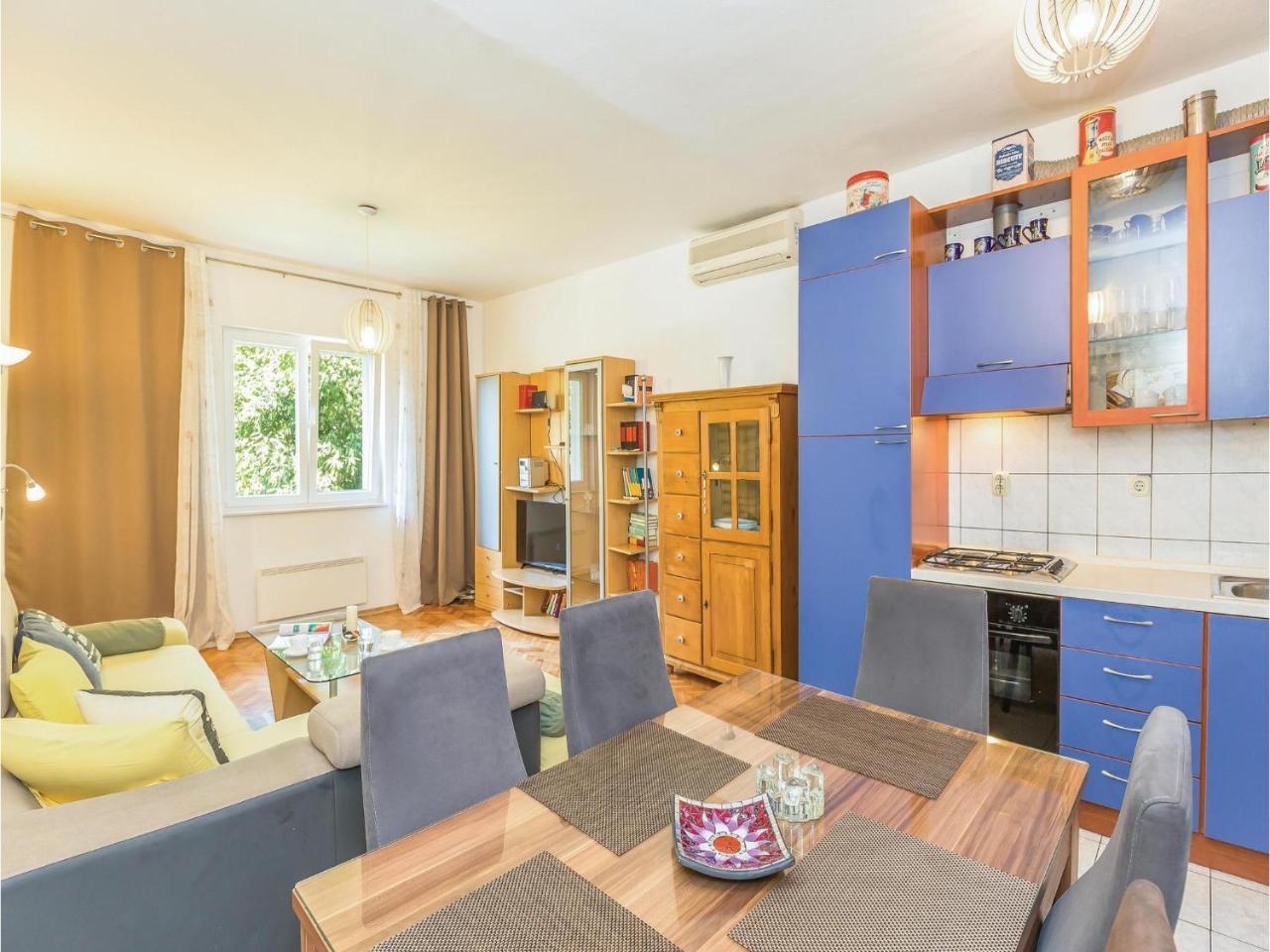 Lovely Apartment In Makarska With Wifi Eksteriør bilde